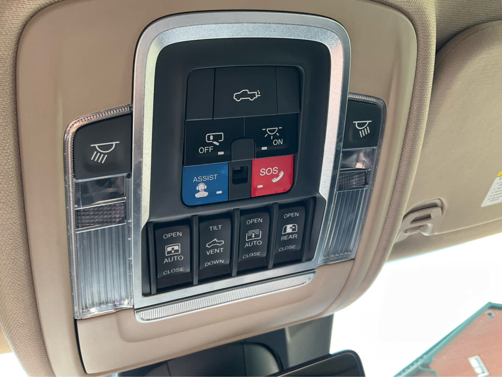 Used 2019 RAM 1500 Laramie AWD/4WD image 15
