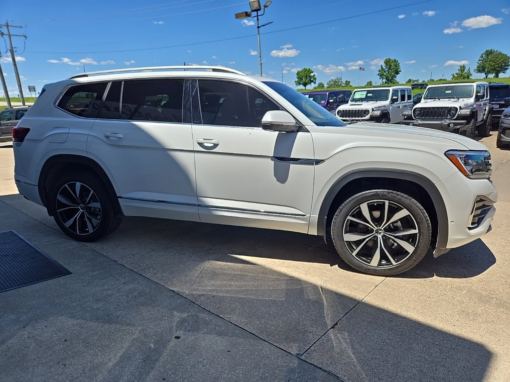 Used 2024 Volkswagen Atlas SEL Premium R-Line AWD/4WD image 13