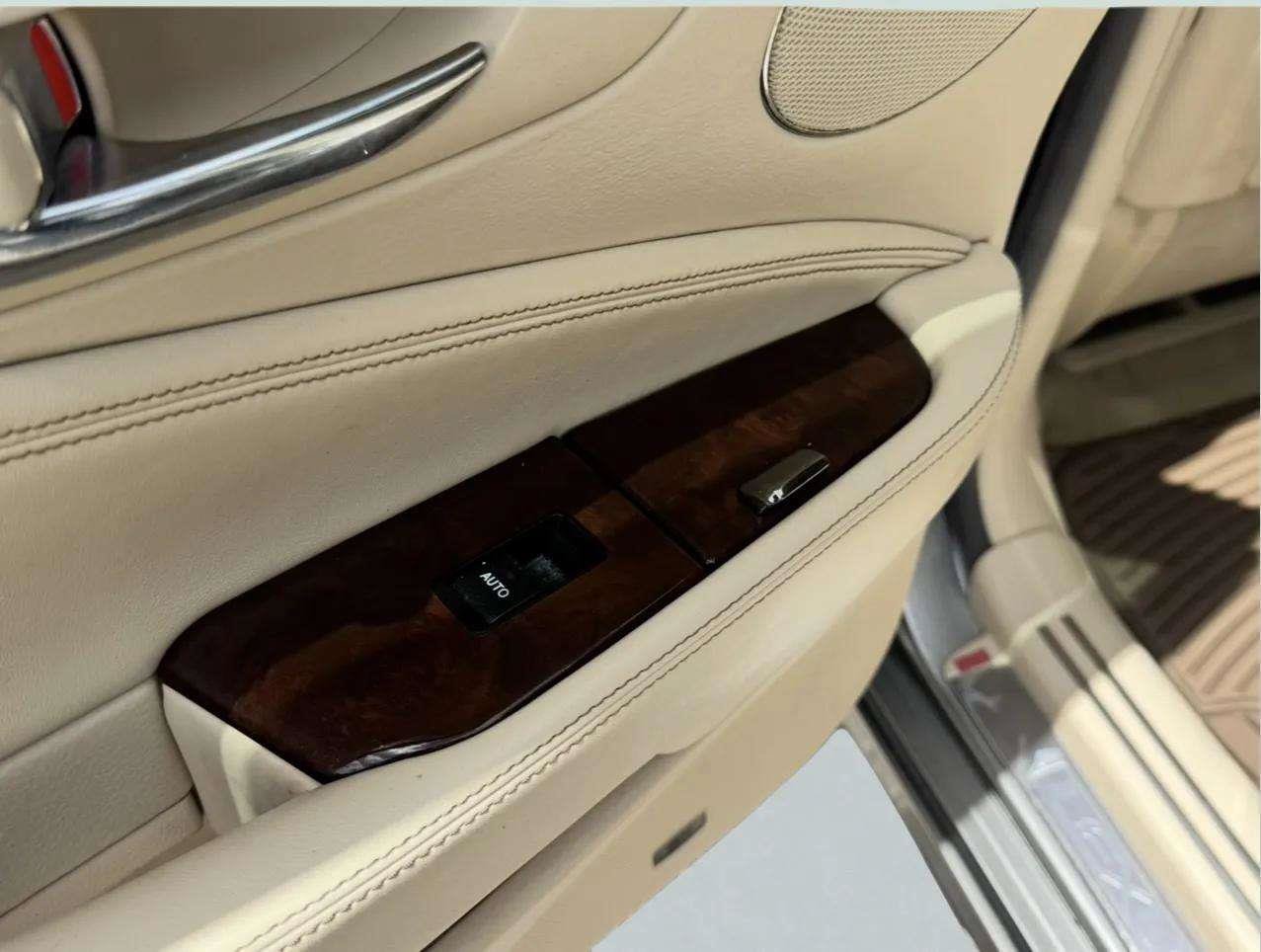 Used 2016 Lexus LS 460 w/ Comfort Package RWD image 38