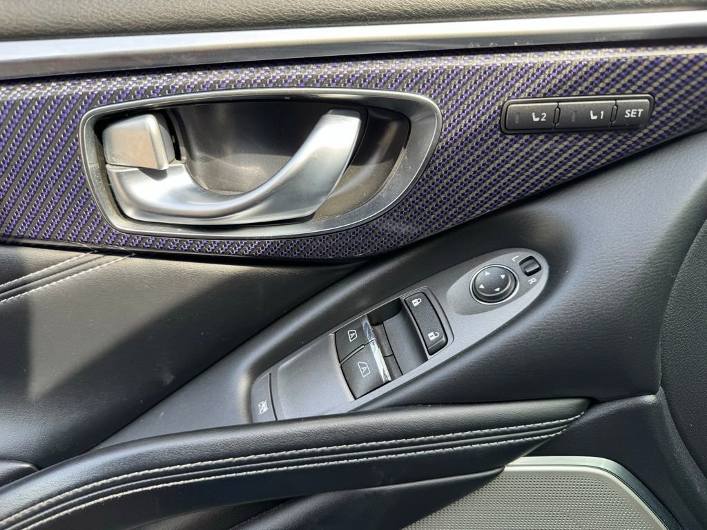 Used 2017 INFINITI Q60 Red Sport 400 AWD/4WD image 9