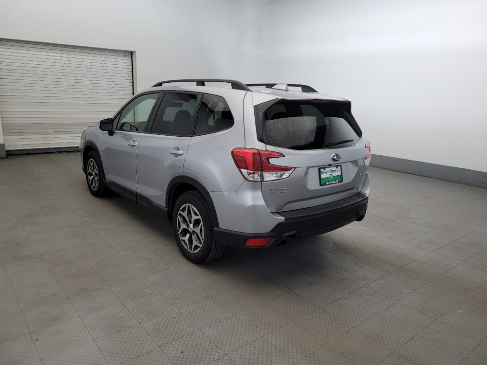 Used 2019 Subaru Forester Premium w/ All-Weather Package AWD/4WD image 5