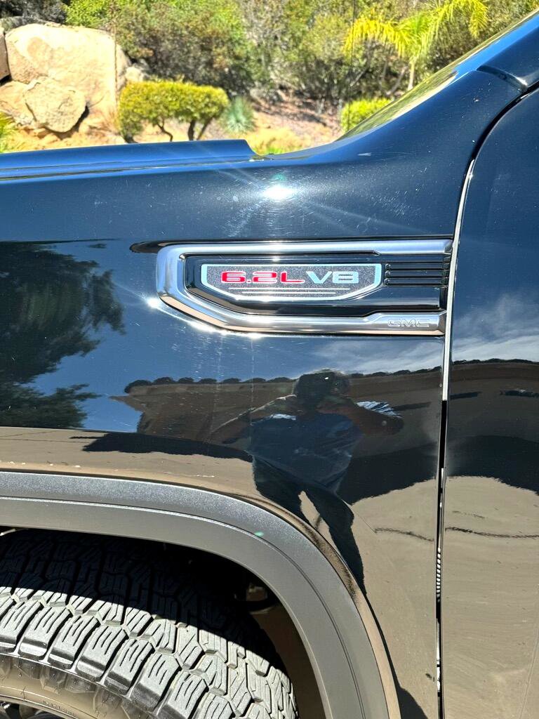 Used 2024 GMC Sierra 1500 AT4 w/ Technology Package image 9