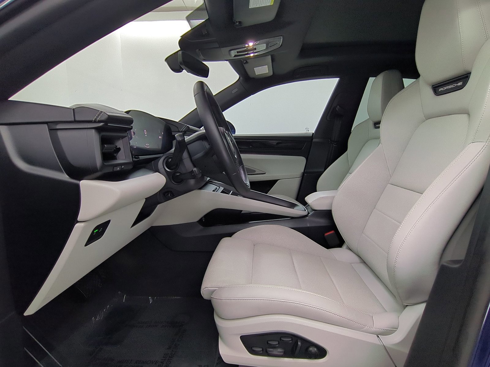 Certified 2025 Porsche Macan 4 Electric image 5