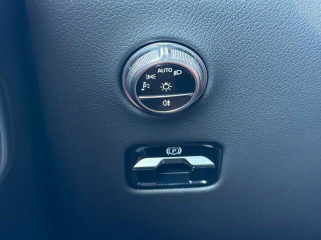 Used 2025 Mercedes-Benz GLC 43 AMG 4MATIC image 35