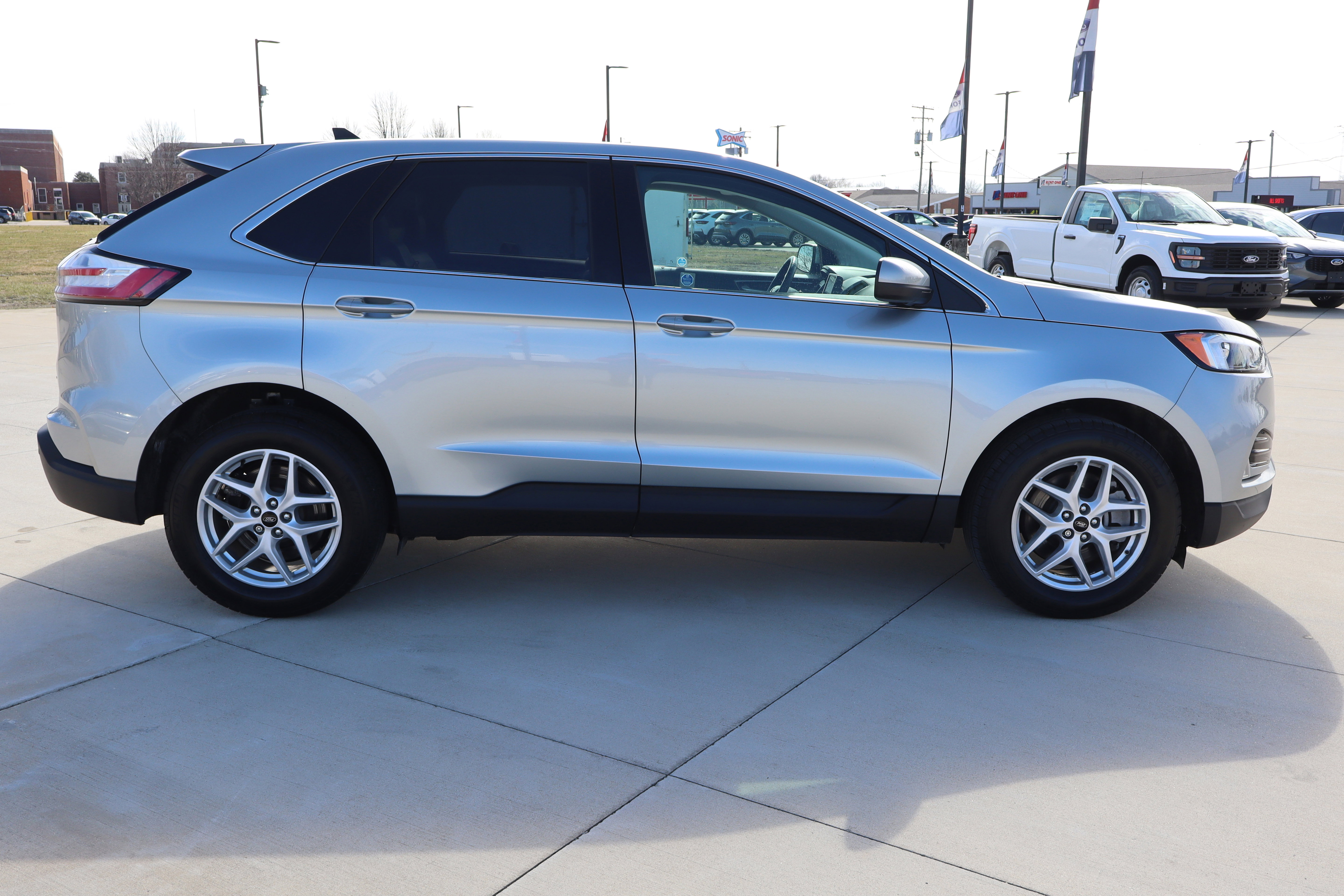 Used 2024 Ford Edge SEL w/ Convenience Package image 5