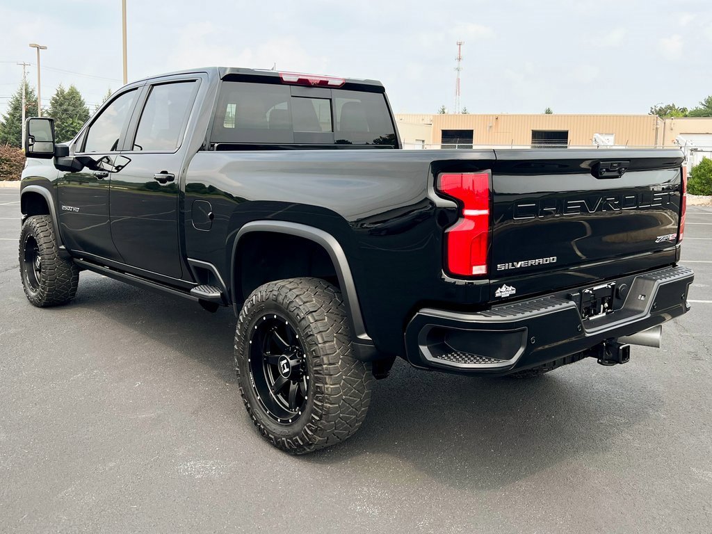 Used 2025 Chevrolet Silverado 2500 ZR2 w/ Technology Package image 14