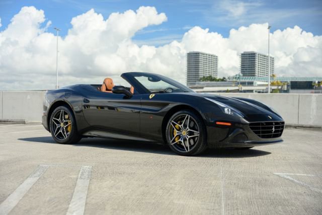 Used 2015 Ferrari California T RWD image 3