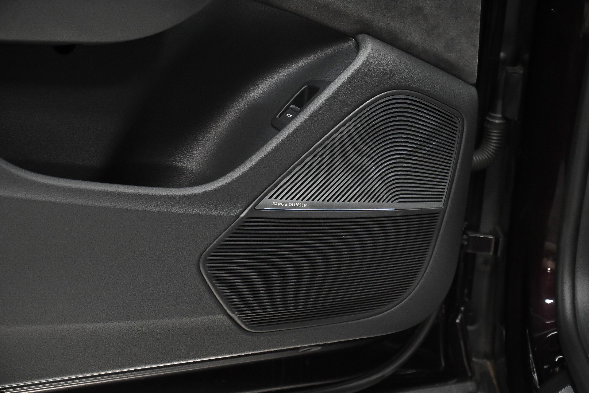 Used 2021 Audi RS Q8 w/ Carbon Optic Package image 20