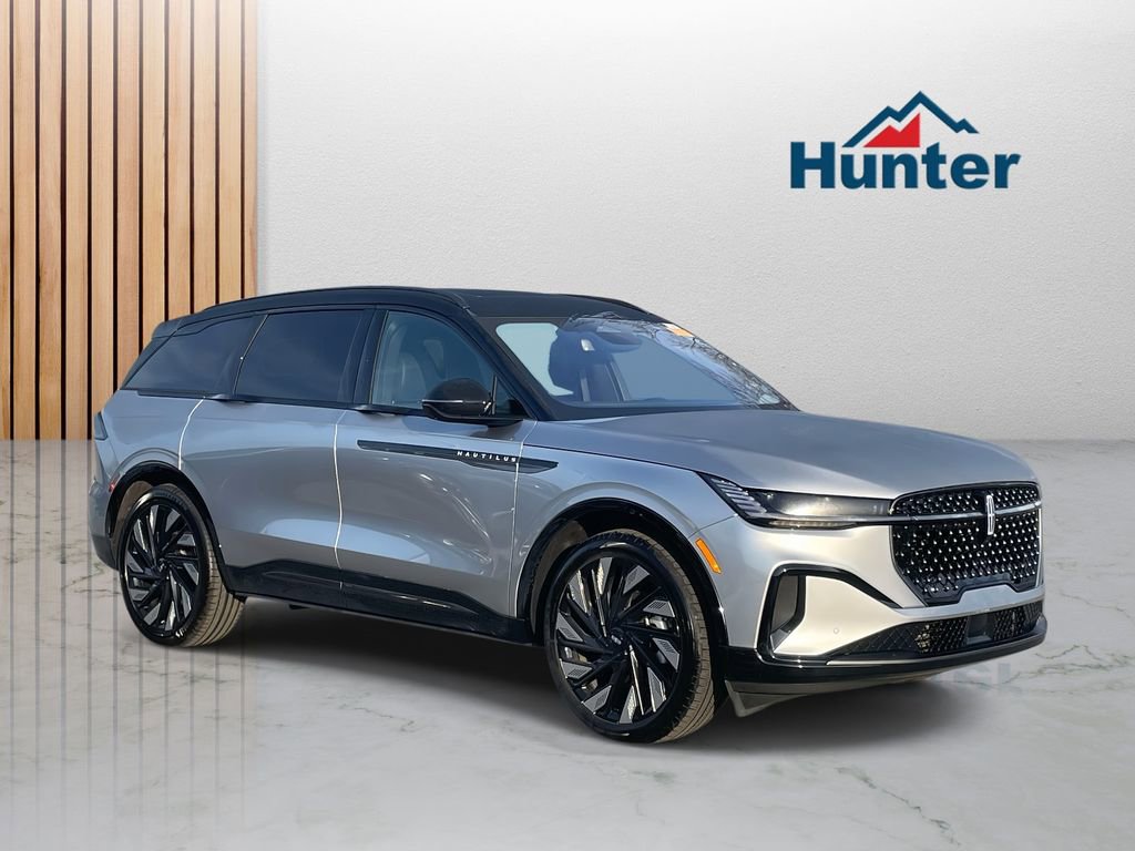 Used 2025 Lincoln Nautilus Reserve image 1