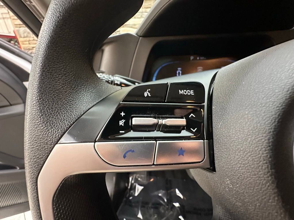 Certified 2024 Hyundai Elantra SE image 22