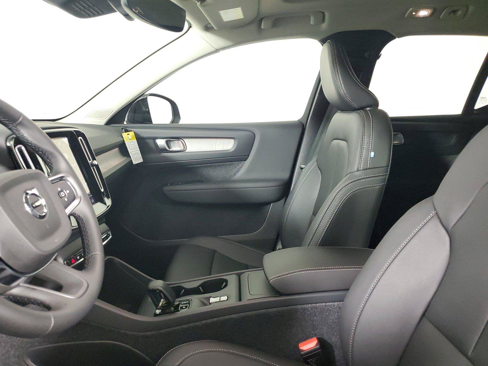 New 2026 Volvo XC40 B4 Core w/ Protection Package Premier FWD image 22