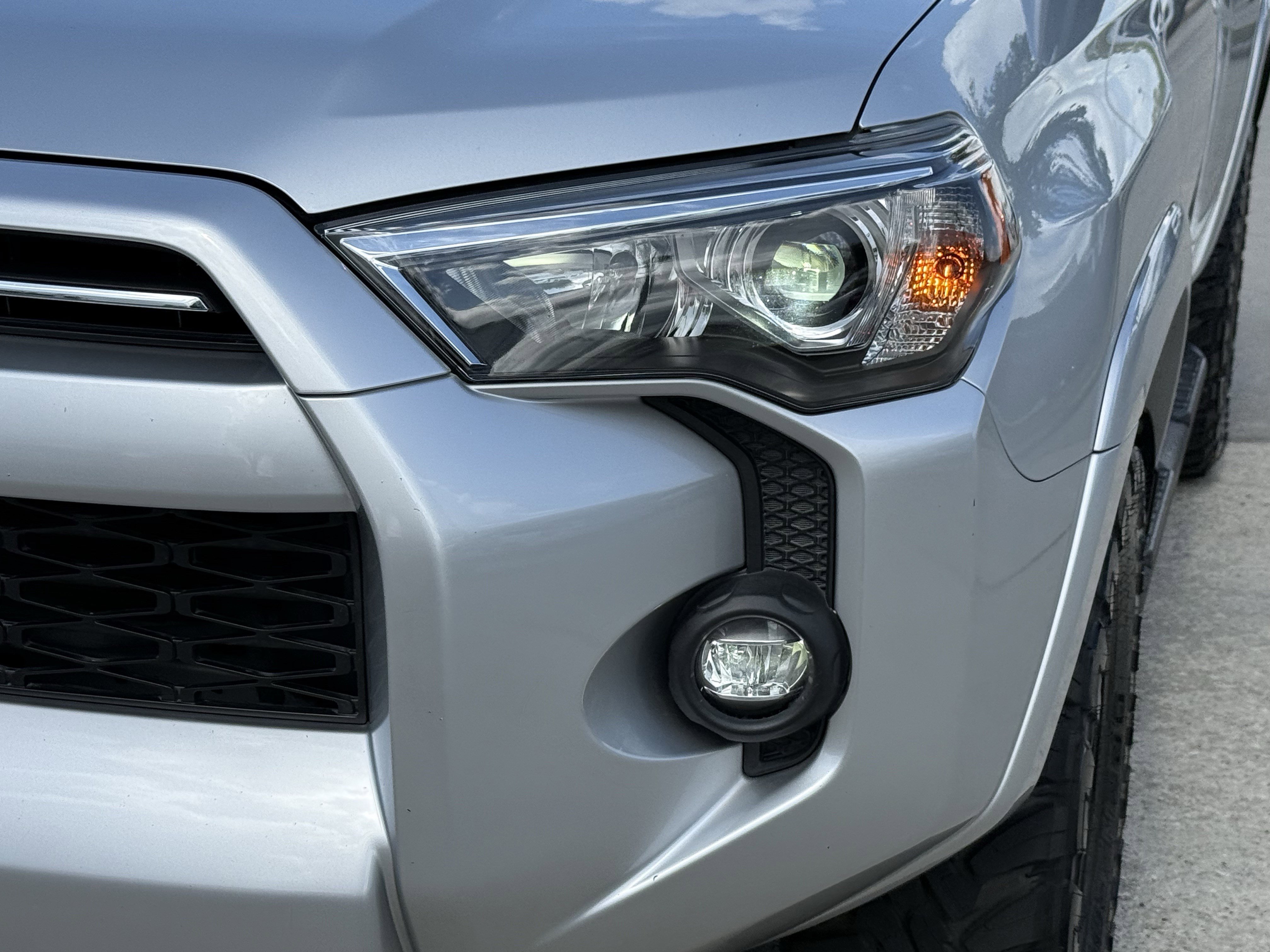 Used 2023 Toyota 4Runner SR5 Premium w/ Moonroof Package AWD/4WD image 12