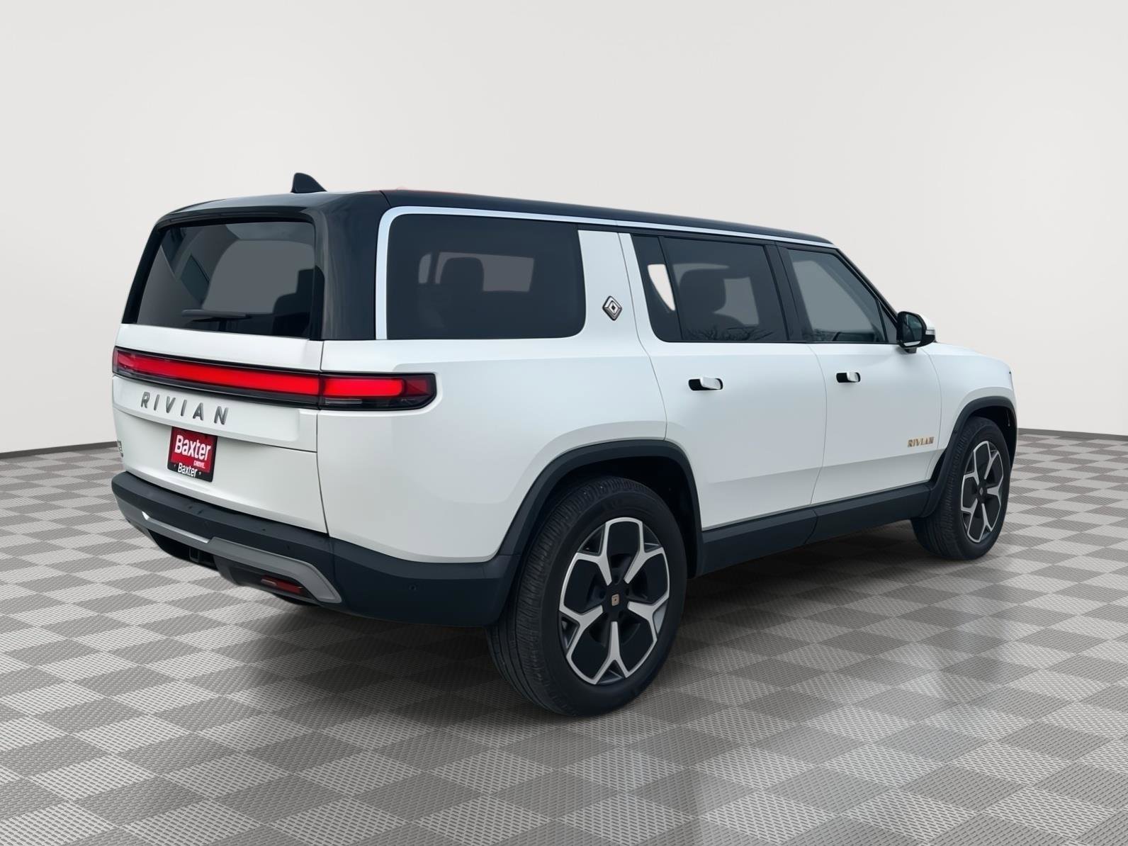Used 2024 Rivian R1S Adventure image 31
