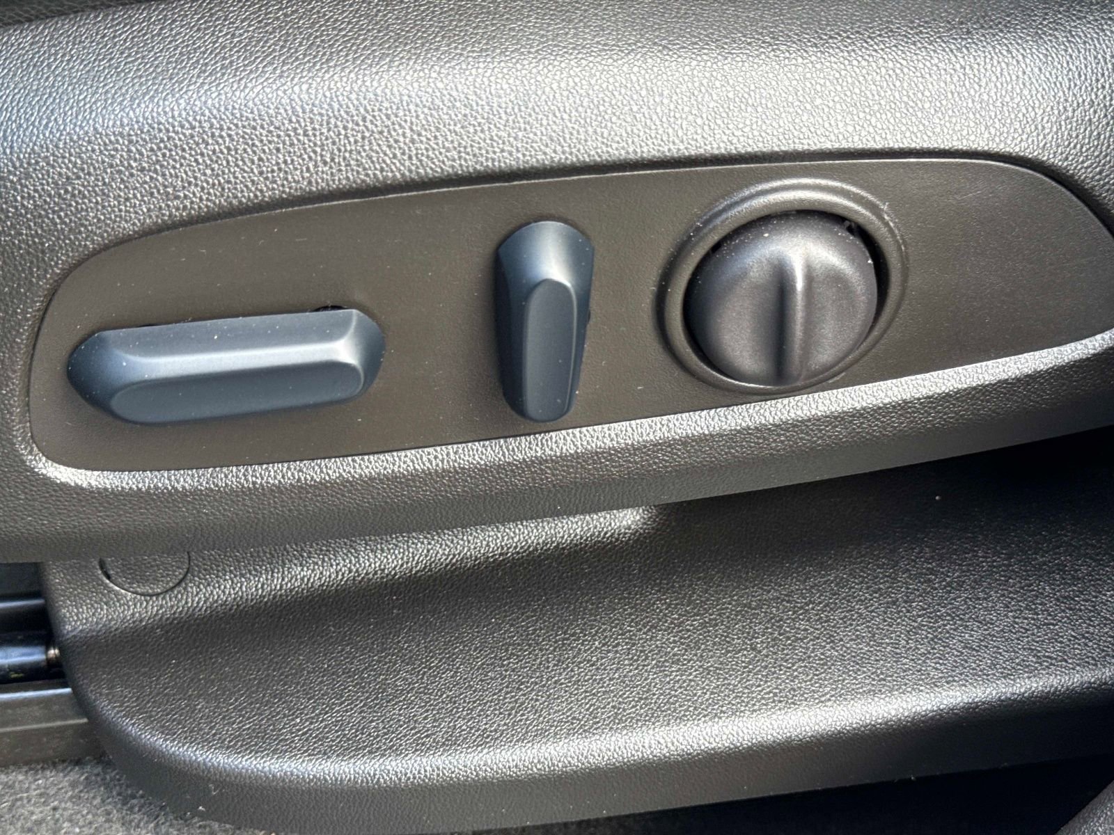 Used 2023 Chevrolet Equinox RS w/ RS Leather Package image 19