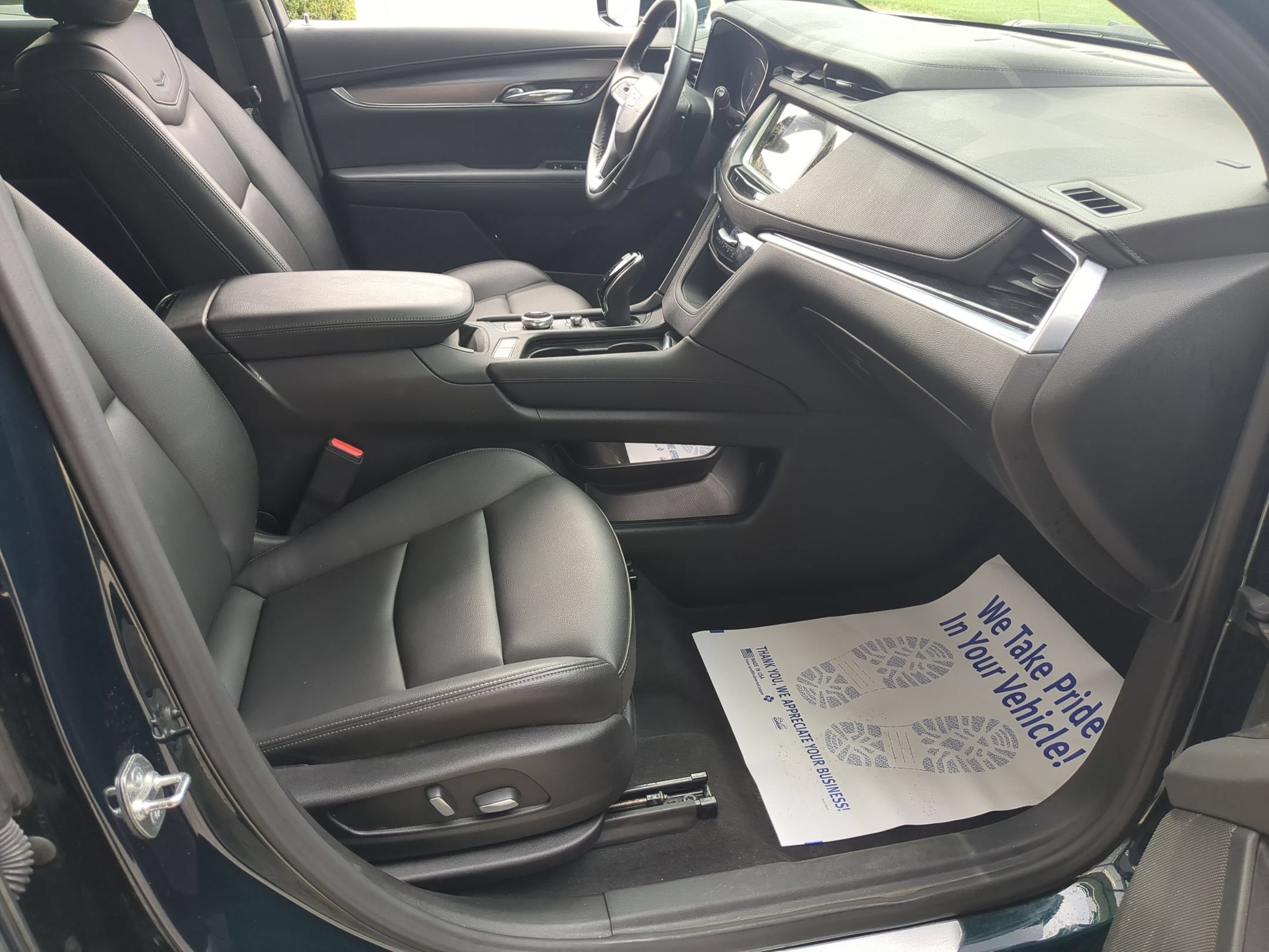 Used 2025 Cadillac XT6 Luxury w/ LPO, Floor Liner Package AWD/4WD image 24