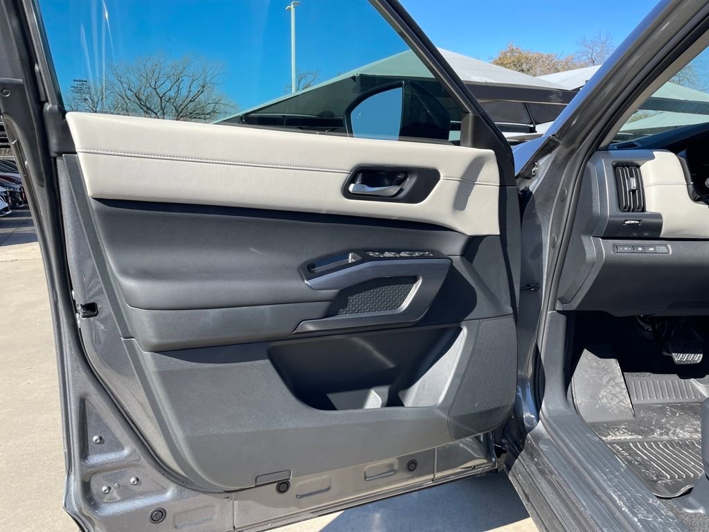 New 2026 Nissan Pathfinder SL w/ Cargo Package FWD image 11