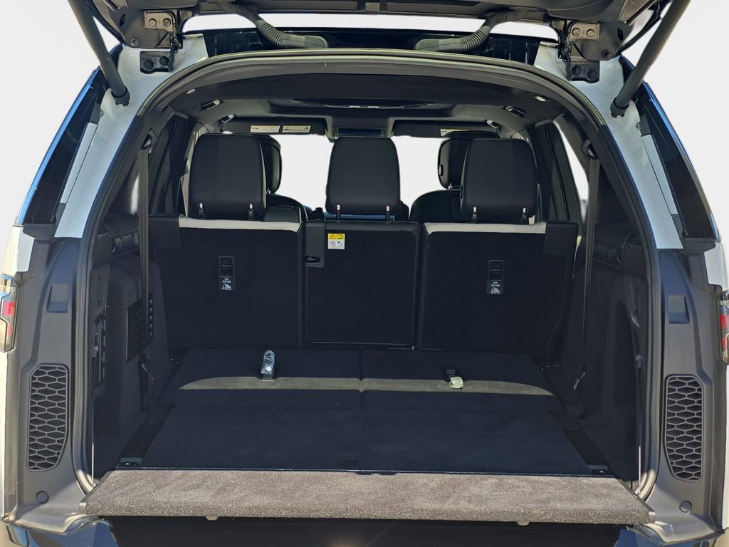 Certified 2023 Land Rover Discovery HSE R-Dynamic image 12