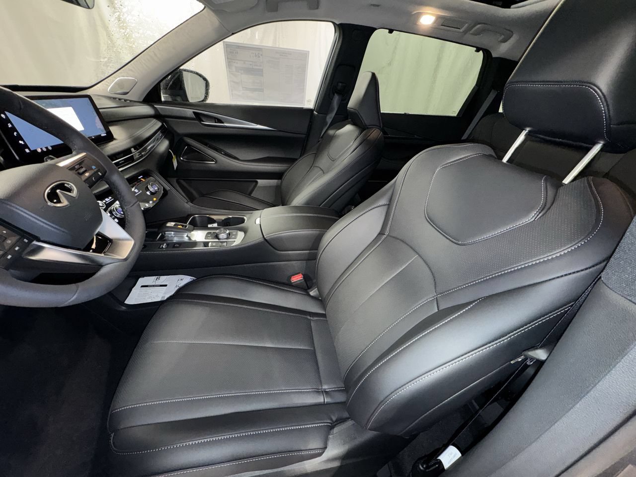 Certified 2026 INFINITI QX60 Luxe w/ Cargo Package AWD/4WD image 3
