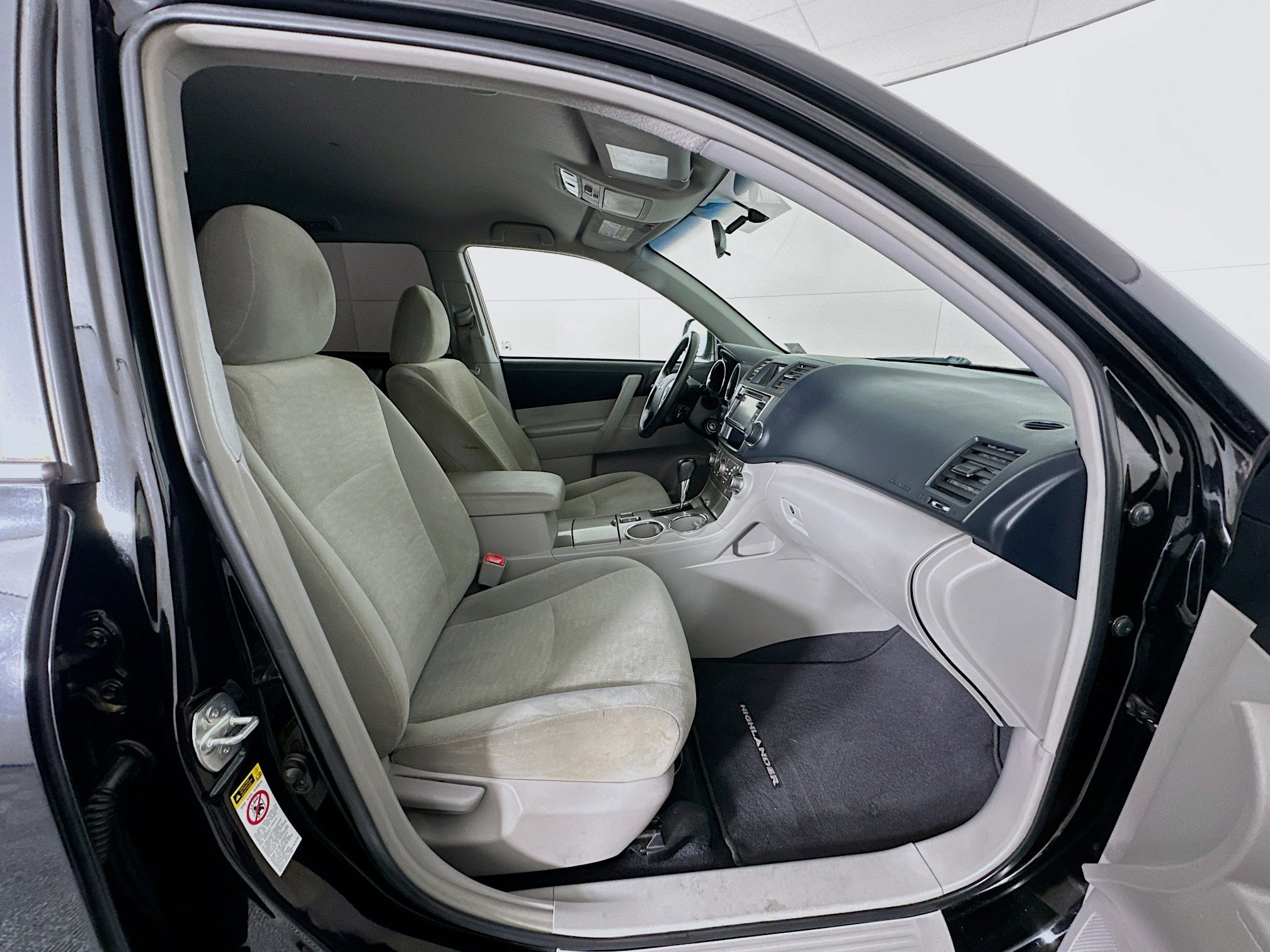 Used 2013 Toyota Highlander Plus image 30