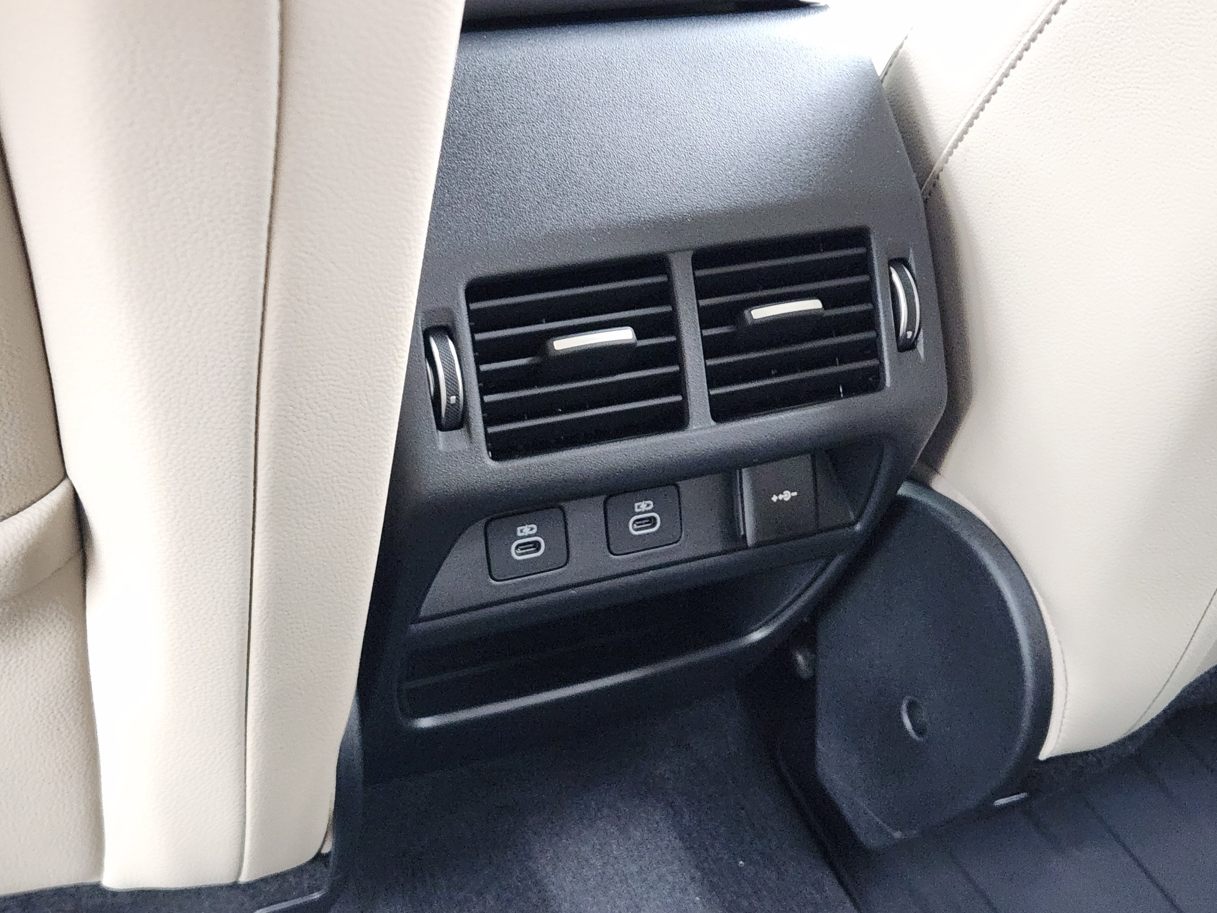 New 2025 Land Rover Discovery Sport S image 32