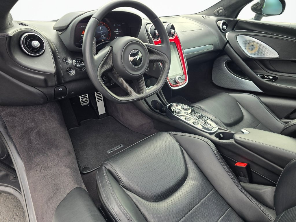 Used 2022 McLaren GT RWD image 18