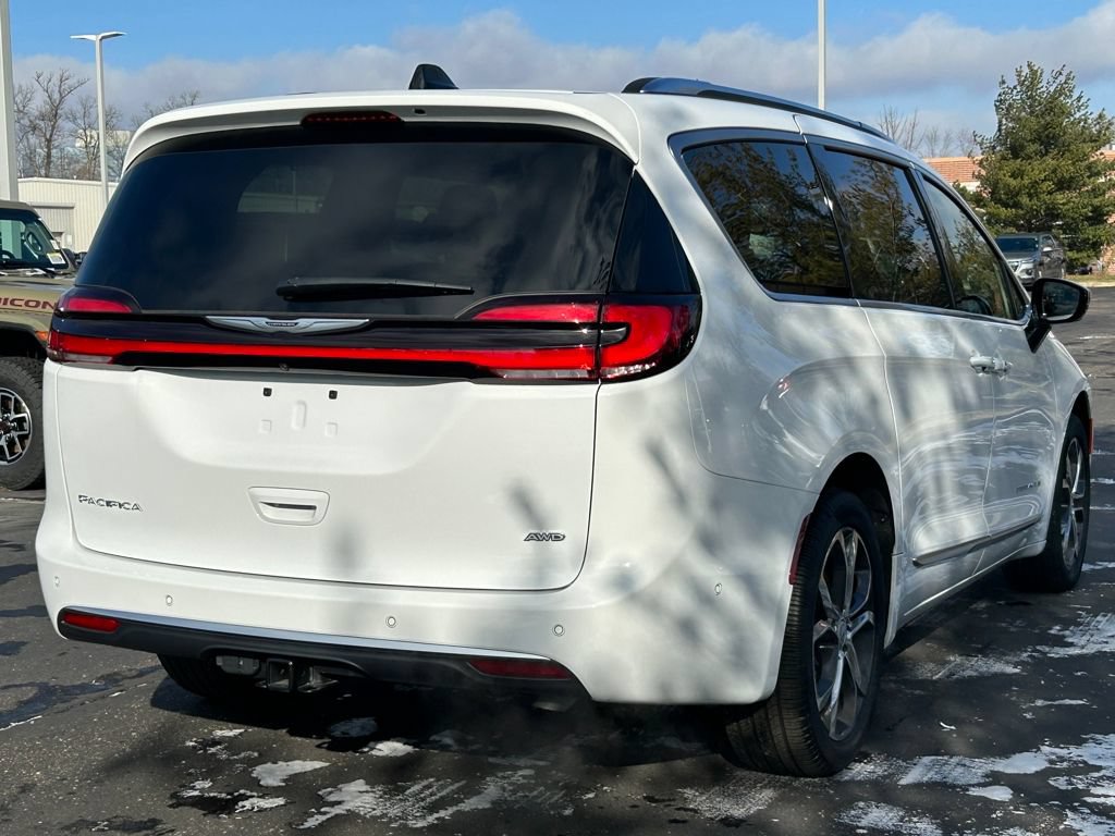 New 2025 Chrysler Pacifica Pinnacle w/ Trailer Tow Group AWD/4WD image 7