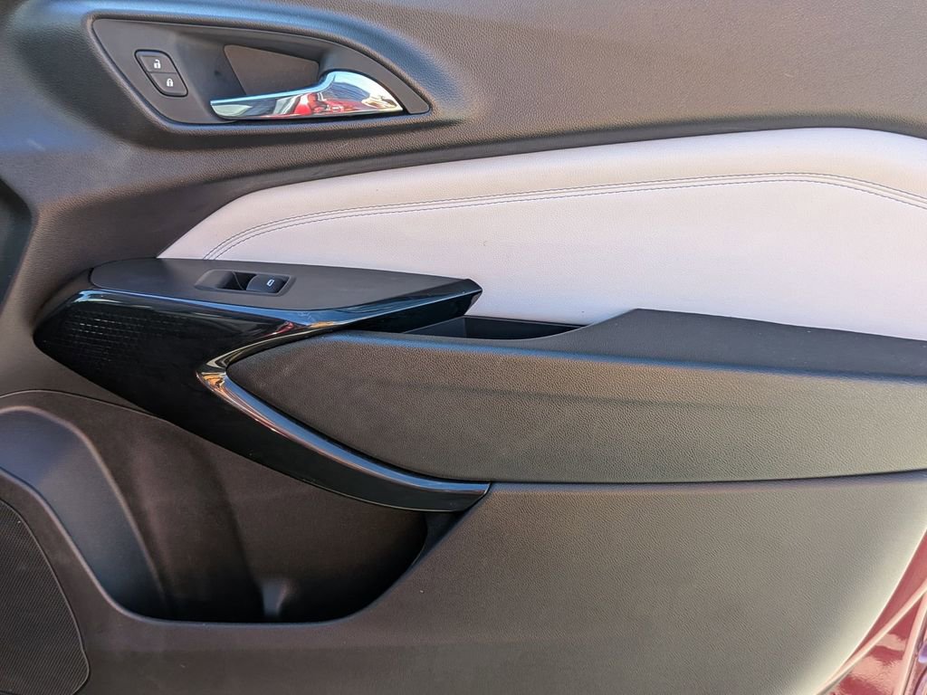 Used 2025 Chevrolet Trax LT w/ LT Convenience Package image 31