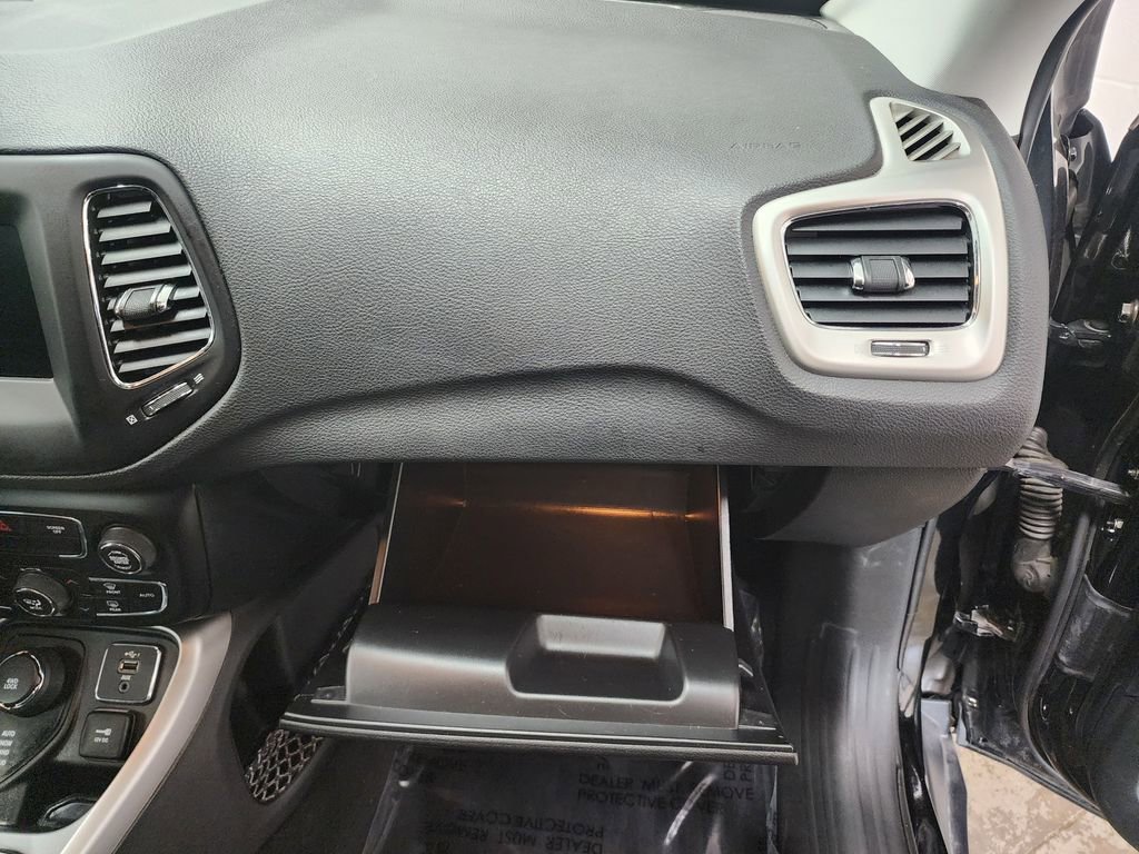 Used 2019 Jeep Compass Latitude image 31