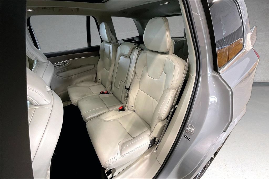 Certified 2025 Volvo XC90 B5 Ultra AWD/4WD image 23