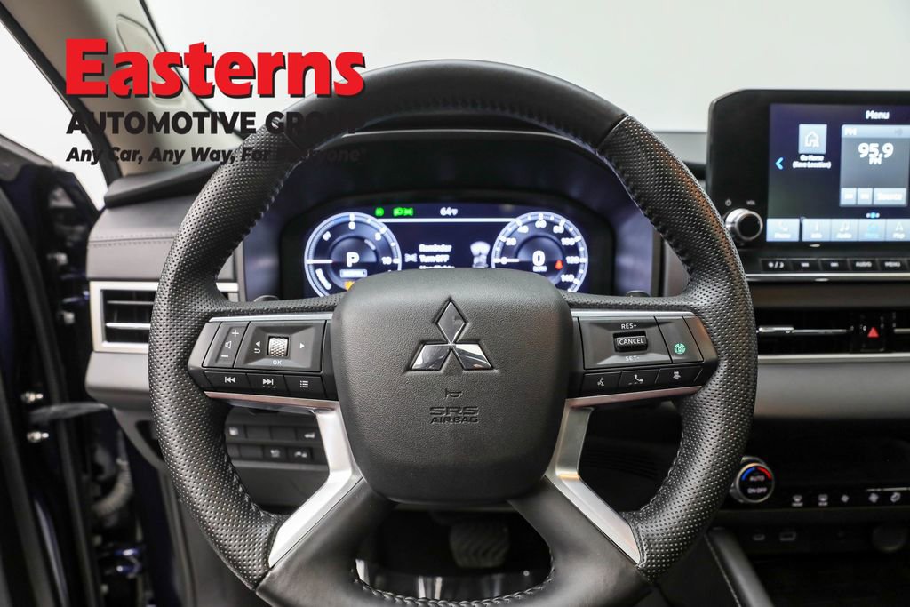 Used 2023 Mitsubishi Outlander SE image 10