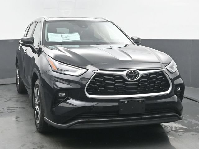 Used 2023 Toyota Highlander XLE AWD/4WD image 8