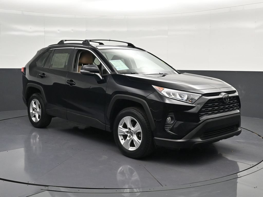 Used 2020 Toyota RAV4 XLE w/ Convenience Package FWD image 5