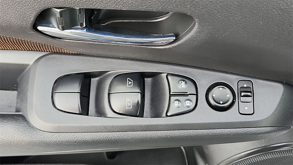 Certified 2024 Nissan Kicks SR image 17