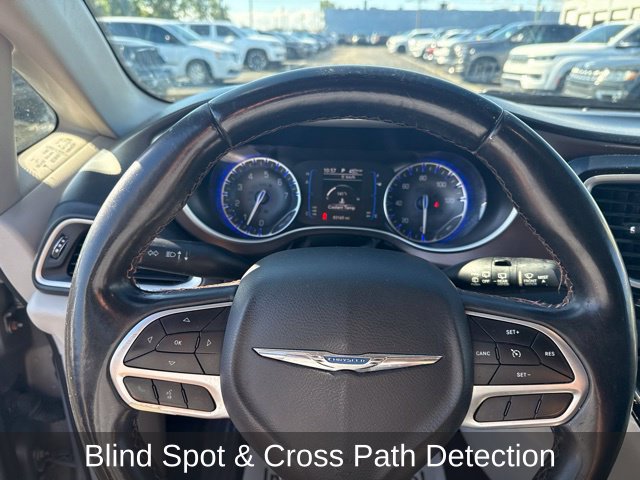 Used 2017 Chrysler Pacifica Touring-L FWD image 14