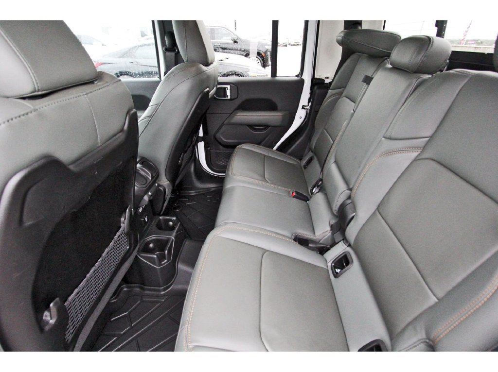 Used 2025 Jeep Gladiator Mojave w/ Convenience Group AWD/4WD image 7