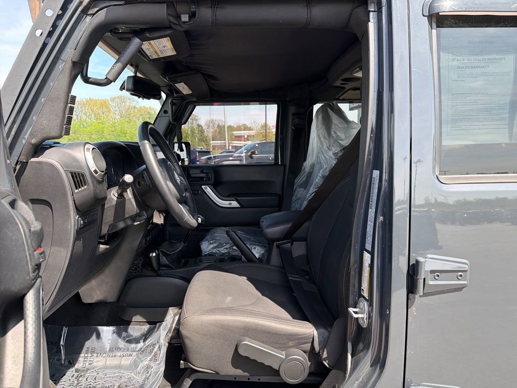 Used 2017 Jeep Wrangler Unlimited Rubicon w/ Connectivity Group image 14