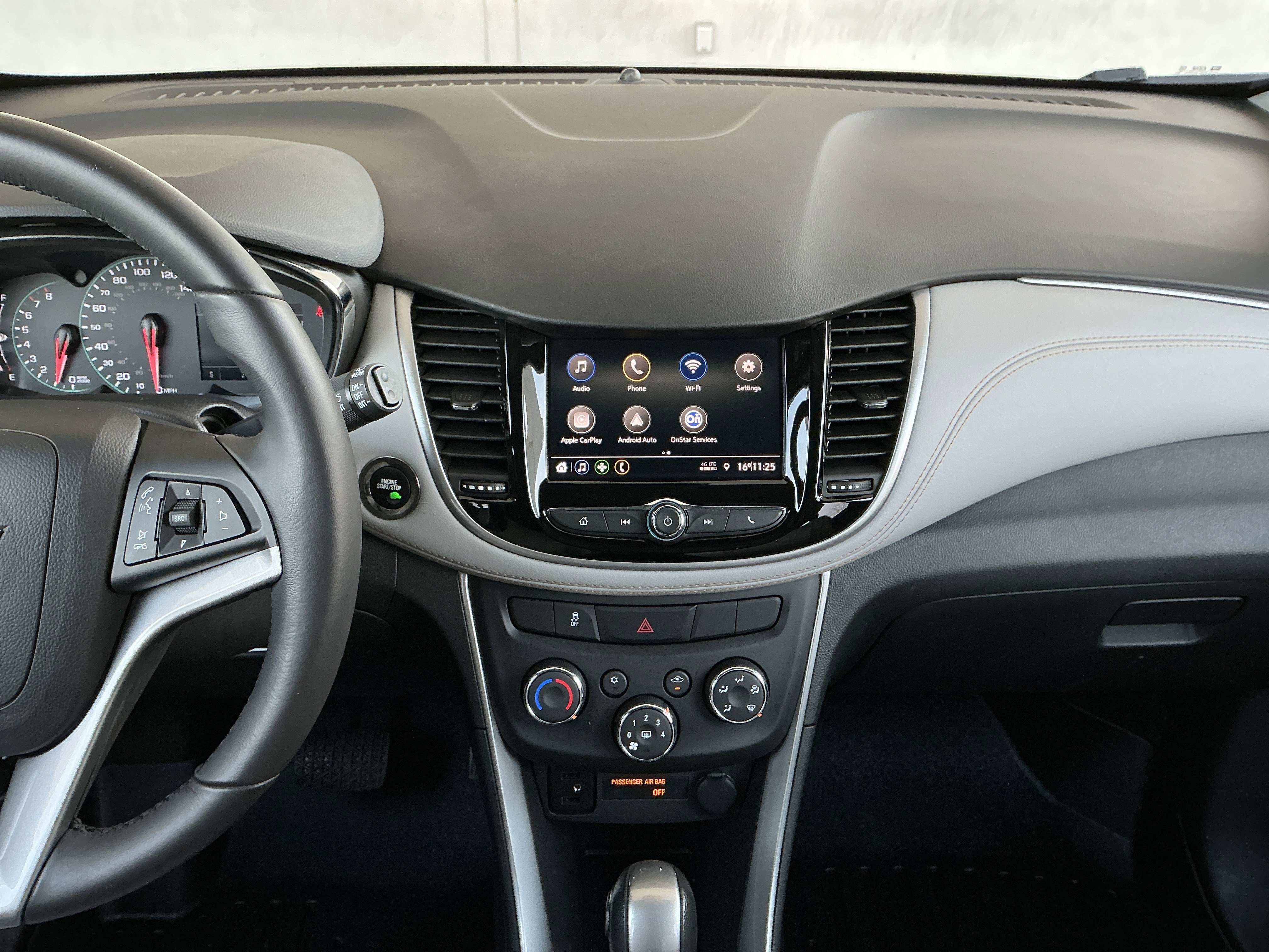 Used 2022 Chevrolet Trax LT w/ LT Convenience Package image 9