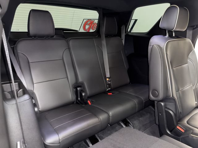 Used 2023 Chevrolet Traverse Premier FWD image 21