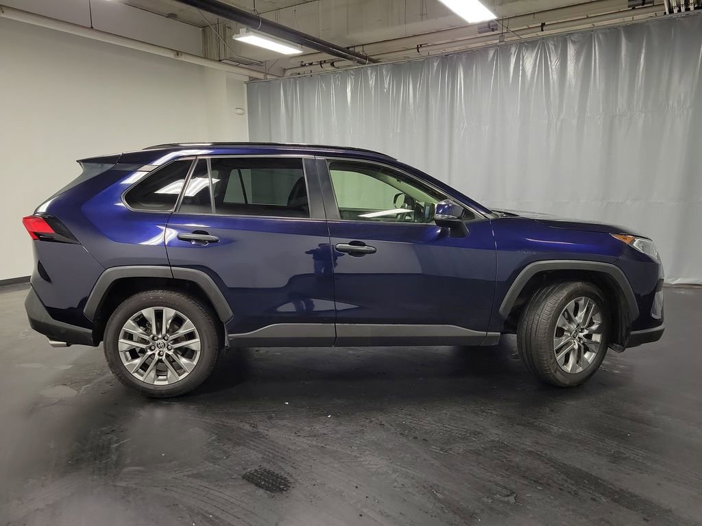 Used 2021 Toyota RAV4 XLE Premium image 9