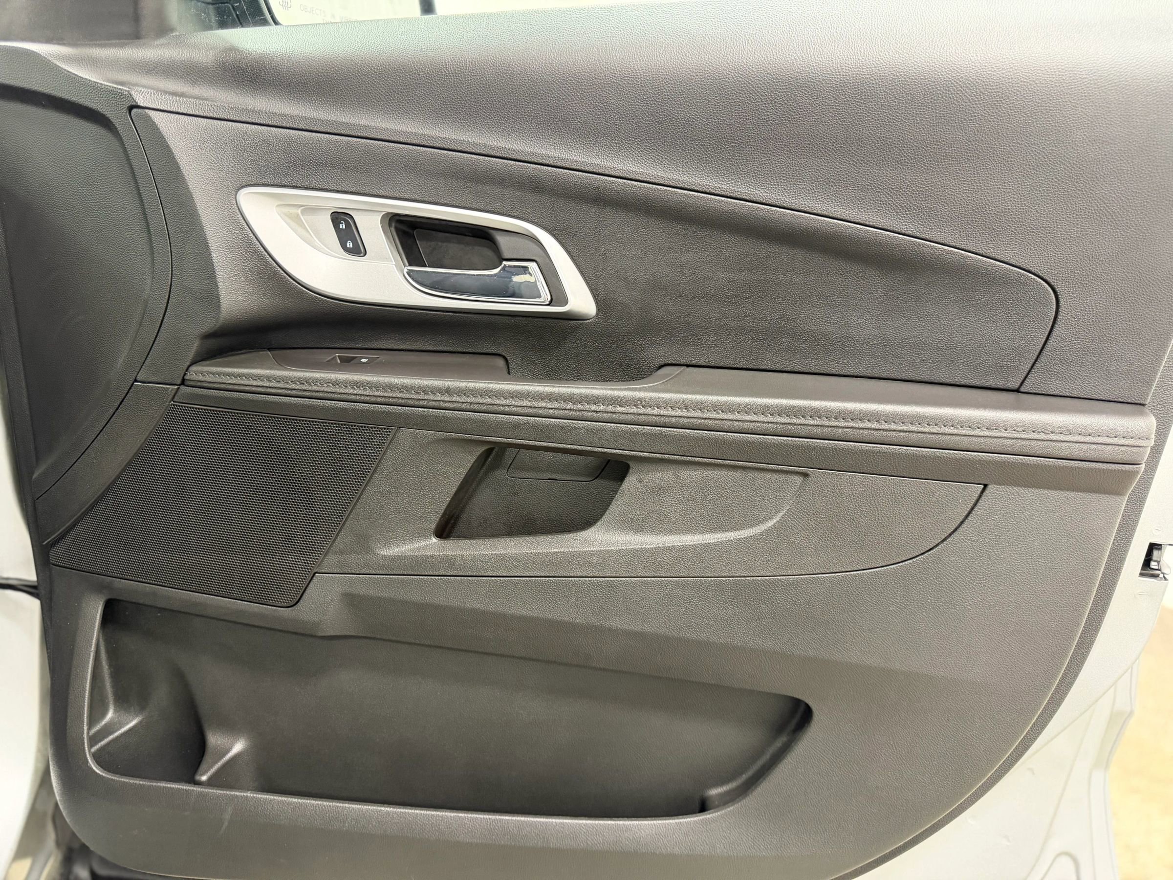 Used 2016 Chevrolet Equinox LT w/ Convenience Package image 24