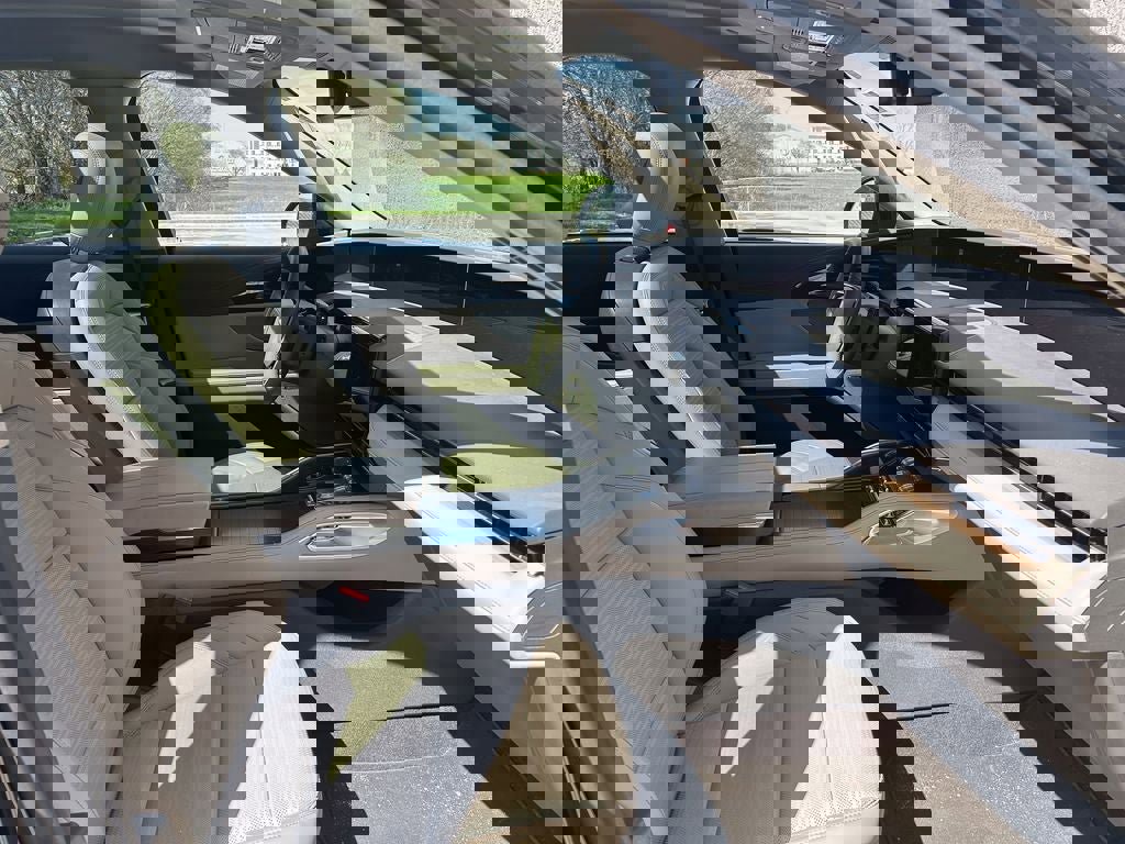 Used 2025 Lincoln Nautilus Reserve AWD/4WD image 19