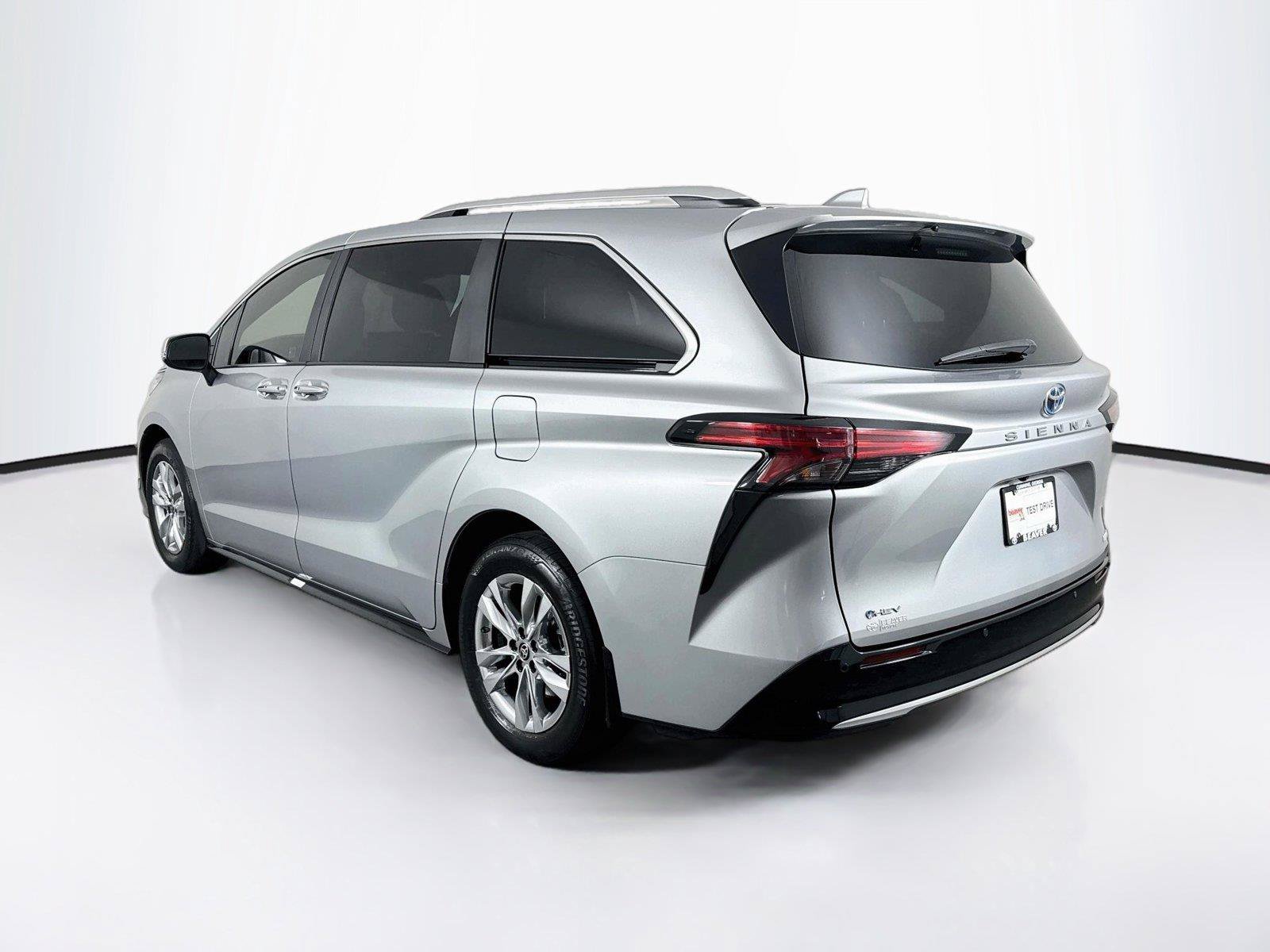 Certified 2025 Toyota Sienna Limited FWD image 13