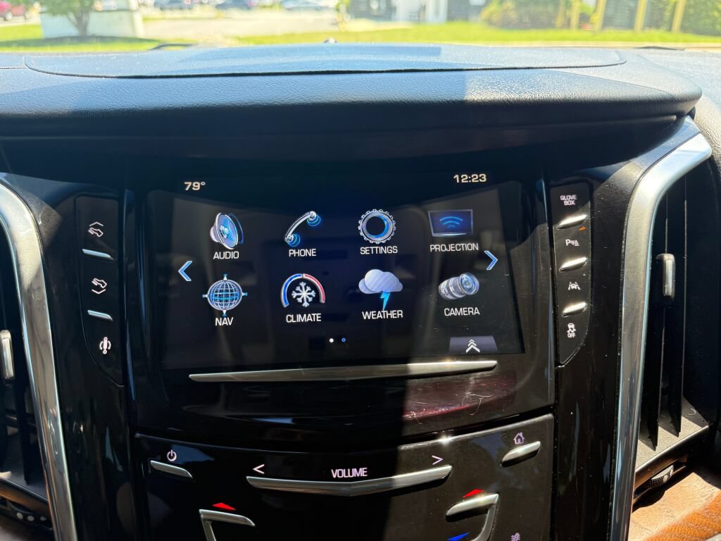 Used 2016 Cadillac Escalade ESV Luxury AWD/4WD image 17
