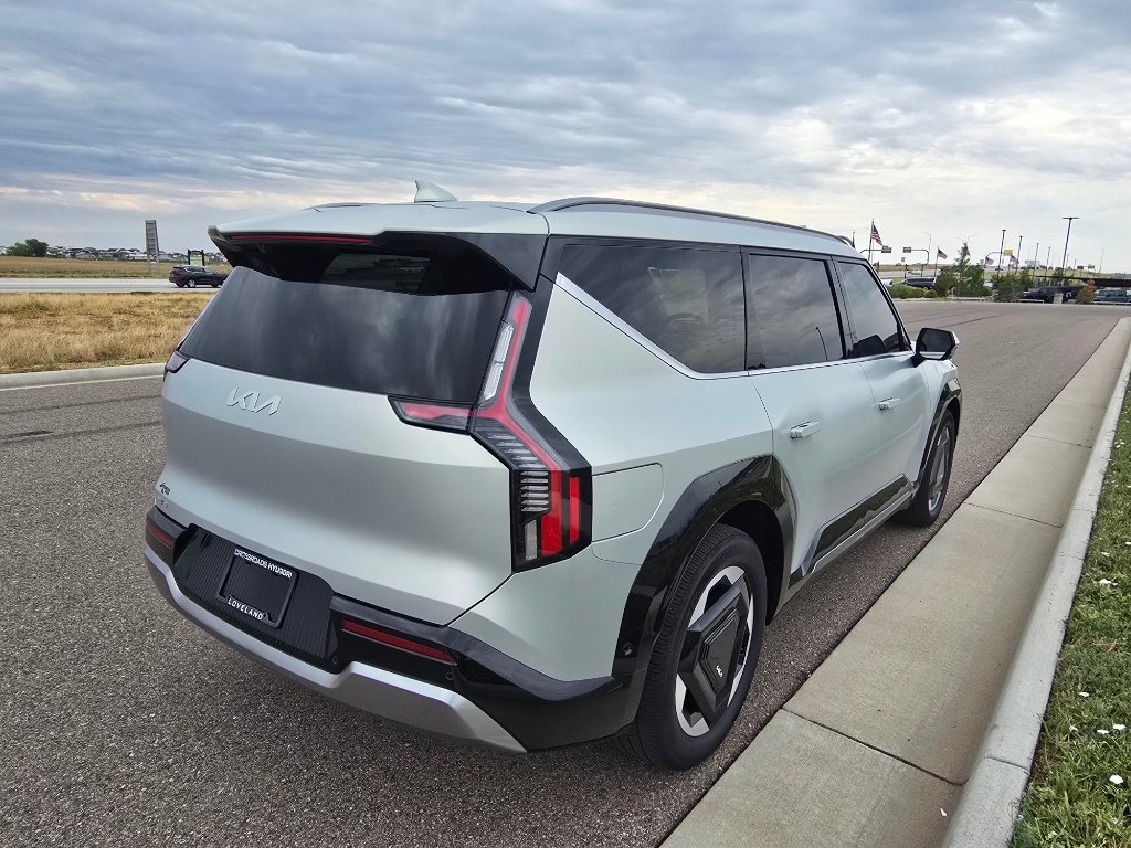 Used 2024 Kia EV9 Land AWD/4WD image 6