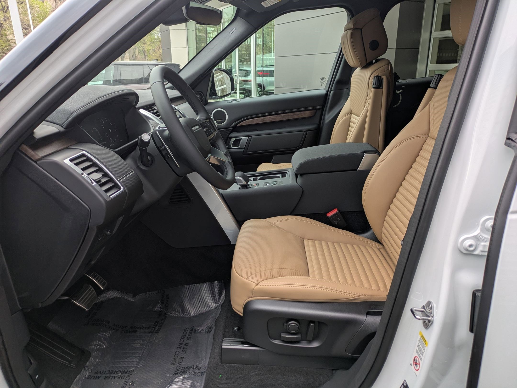 New 2026 Land Rover Discovery Dynamic SE image 25