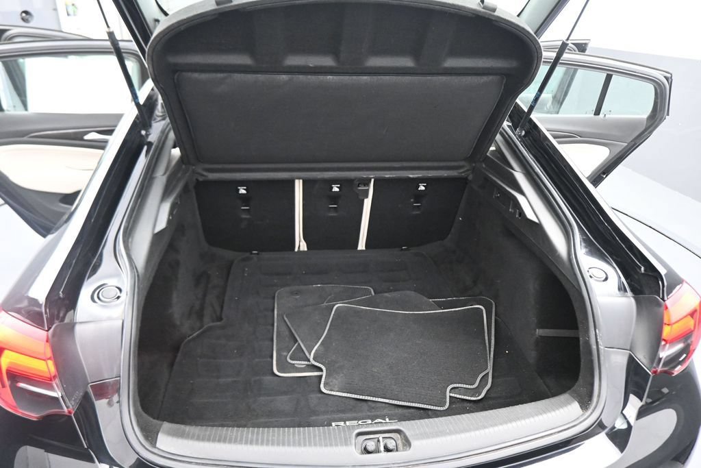 Used 2019 Buick Regal Avenir w/ Driver Confidence Package II FWD image 40