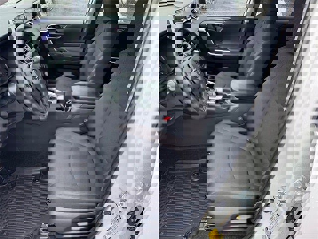 Used 2025 Toyota RAV4 LE image 9