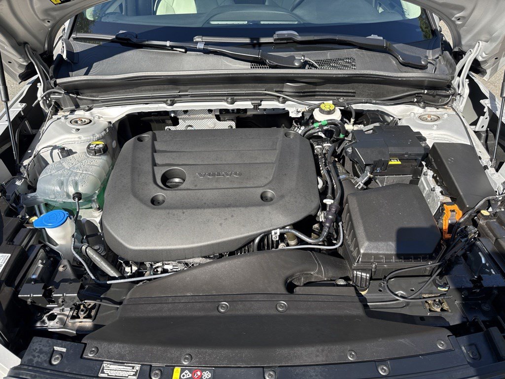 Used 2025 Volvo XC40 B5 Plus AWD/4WD image 36