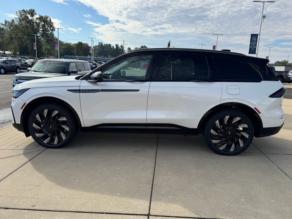 New 2026 Lincoln Nautilus Reserve w/ Jet Appearance Package image 10