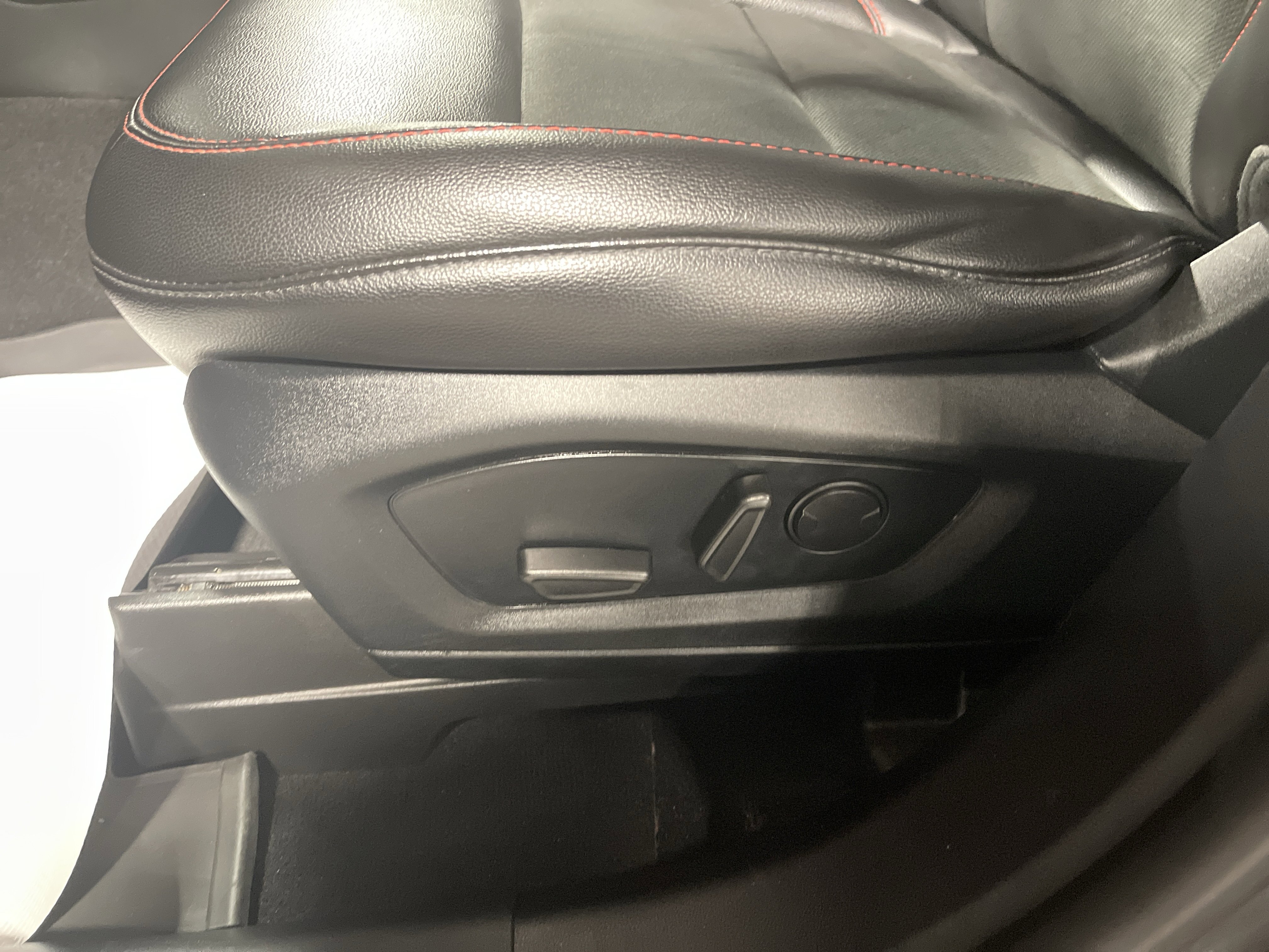 Used 2022 Ford Explorer ST-Line image 10